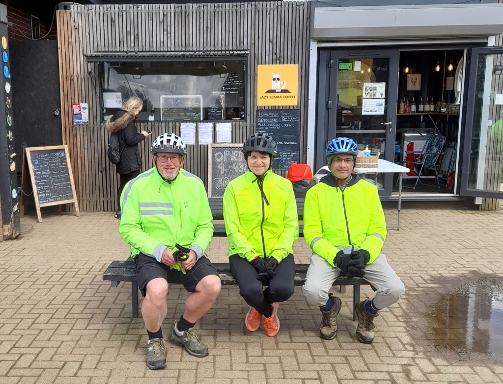 Let's Ride Hatch End to the Lazy Llama Cafe, Chiswell Green