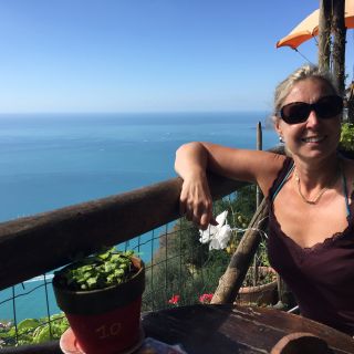 Profile photo for Amanda Kennedy