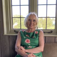 Profile photo for Lindsay Vale