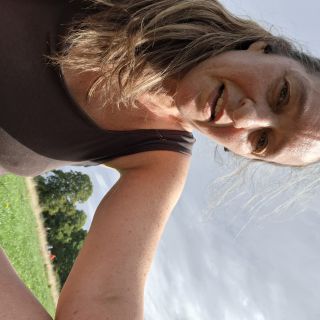 Profile photo for Jennifer Arnold-Volakou