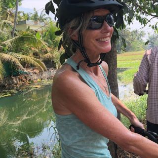 Profile photo for Roz Irving 