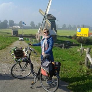 Profile photo for Helen Rollason