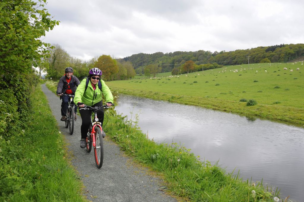 Canal cycle routes near me store