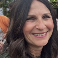 Profile photo for Mandy Holdaway 