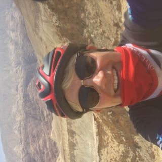 Profile photo for Dee Lewis