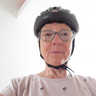 Profile photo for Hazel De-lucchi