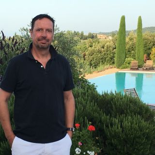 Profile photo for Simon Whitson