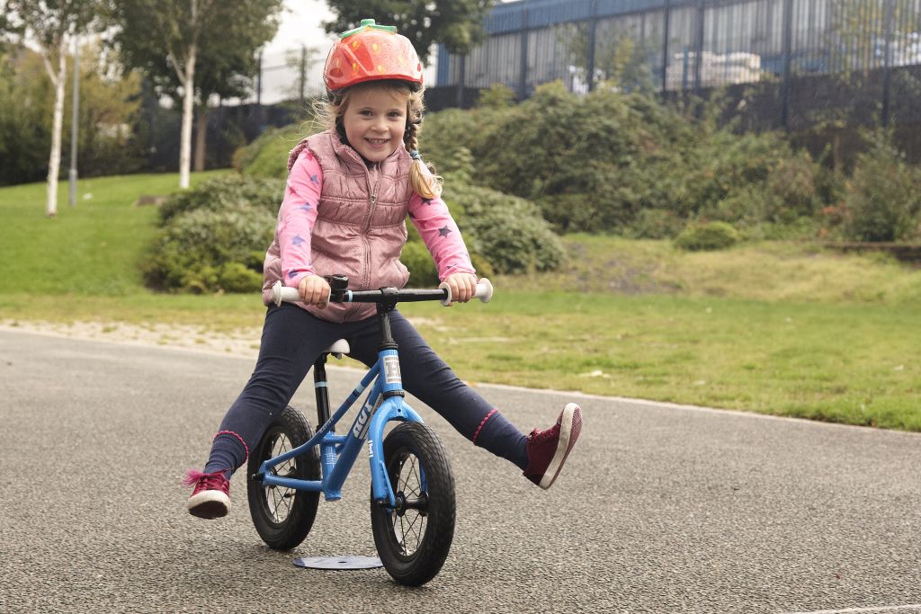 Little kids riding bikes 2025