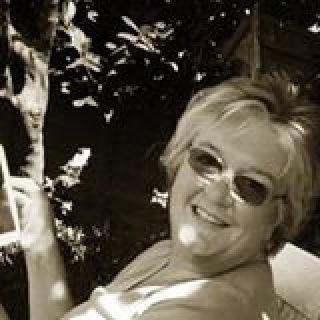 Profile photo for Lynn Phillips