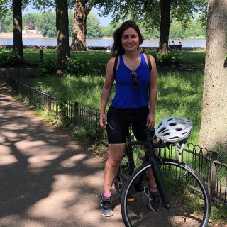 Profile photo for Elizabeth Oliveira