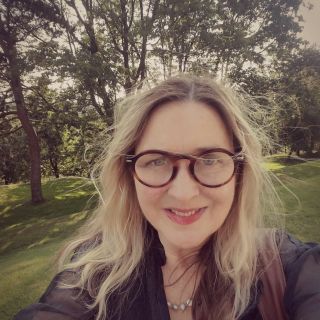 Profile photo for Amanda Earley