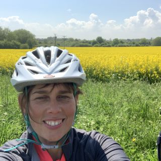 Profile photo for Julie Roberts