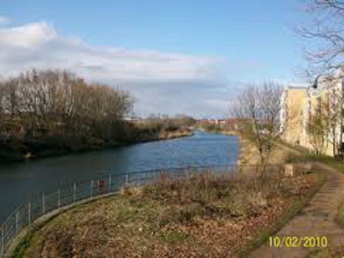 river gipping

The River Gipping is the source river for the River Orwell in the county of Suffolk in East Anglia, England, which gave its name to the former Gipping Rural District and the village of Gipping, and Gipeswic, modern Ipswich from the differing dialect pronunciation of the Anglo-Saxon J. It rises near Mendlesham Green and flows in a south-westerly direction to reach Stowmarket. From there it flows towards the south or south east, passing through Needham Market and a number of villages to reach Ipswich, where it becomes the Orwell. The river has supplied power to a number of watermills, several of which are still standing. None are operational, although the mill at Baylham retains most of its machinery, and is the only complete mill on the river.

https://en.wikipedia.org/wiki/River_Gipping