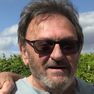 Profile photo for Dennis Lloyd