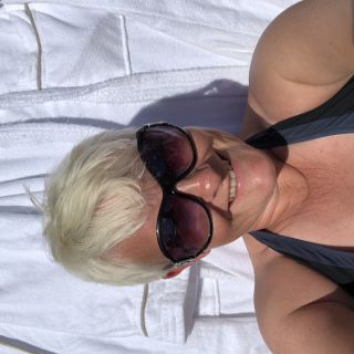 Profile photo for Julie Rae