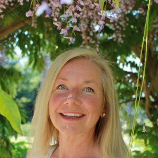 Profile photo for Jennifer Roblin