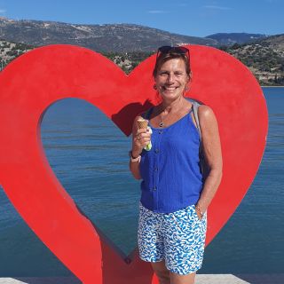 Profile photo for Ali GLENNON