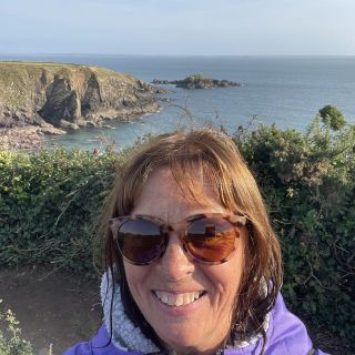 Profile photo for Bev Larkins 